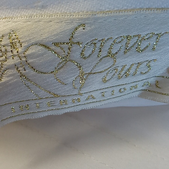 SOLD Forever yours size 4 wedding gown - Picture 8 of 11